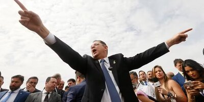 CONTRA AS CRIANÇAS, A FAVOR DAS TECHS
